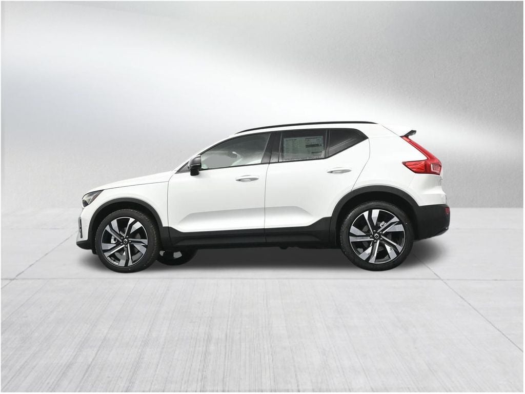 2026 Volvo XC40 B5 Ultra