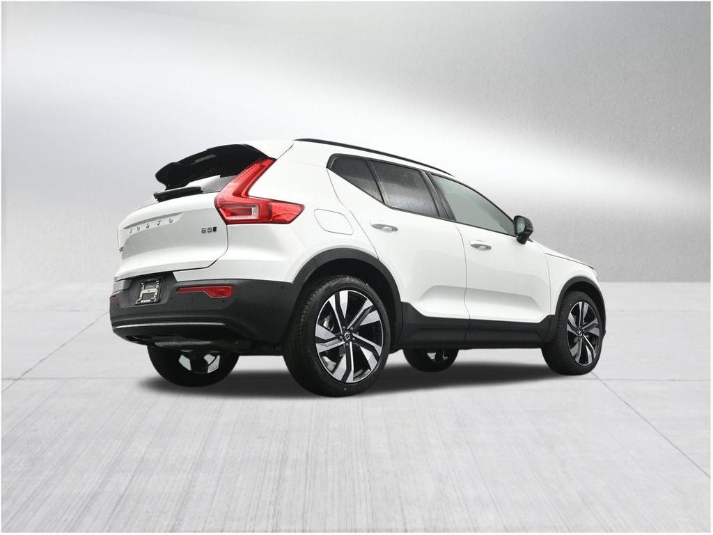 2026 Volvo XC40 B5 Ultra