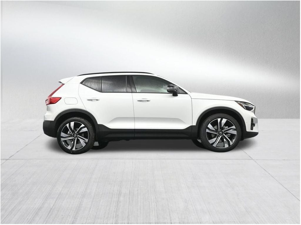 2026 Volvo XC40 B5 Ultra