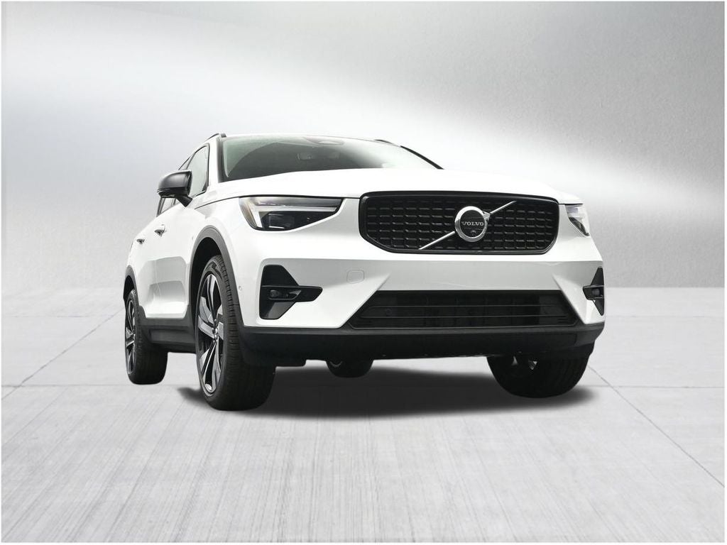 2026 Volvo XC40 B5 Ultra