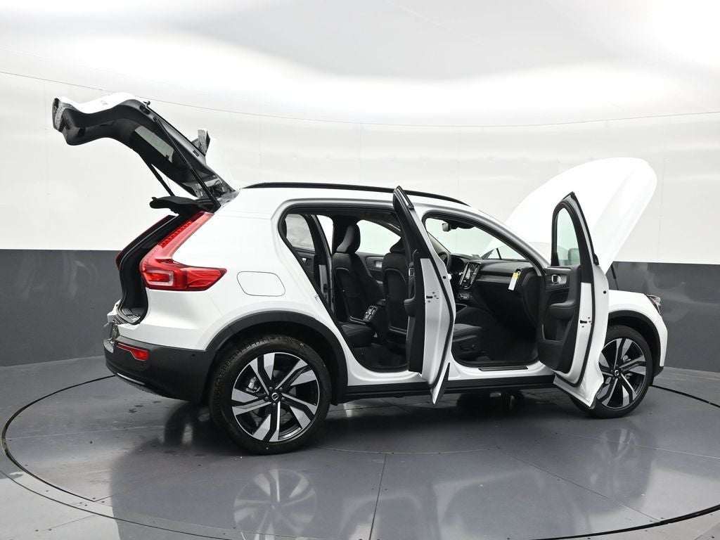 2026 Volvo XC40 B5 Ultra
