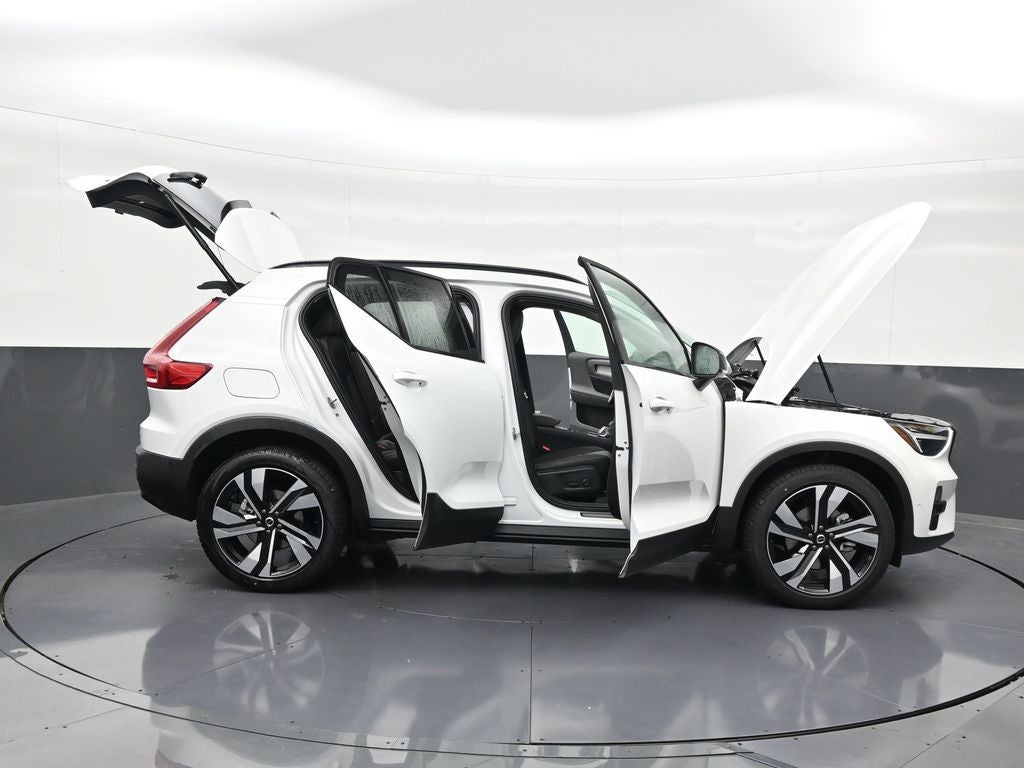 2026 Volvo XC40 B5 Ultra