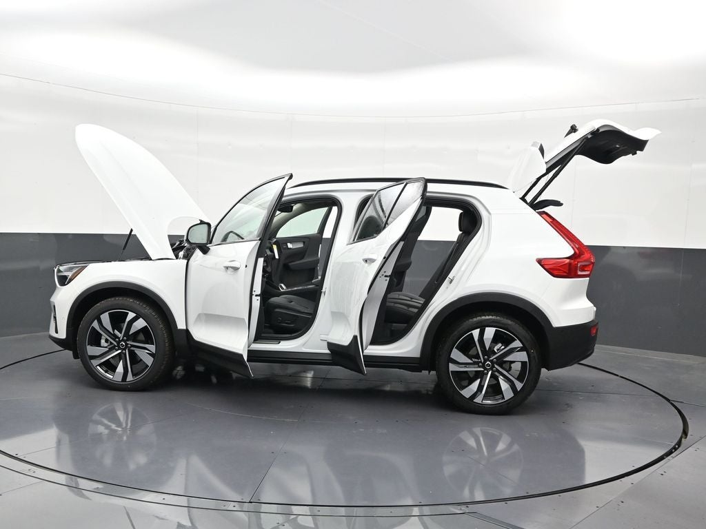 2026 Volvo XC40 B5 Ultra