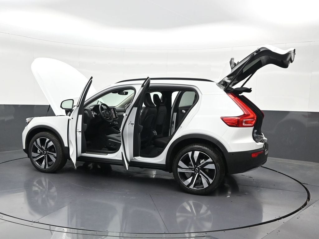 2026 Volvo XC40 B5 Ultra
