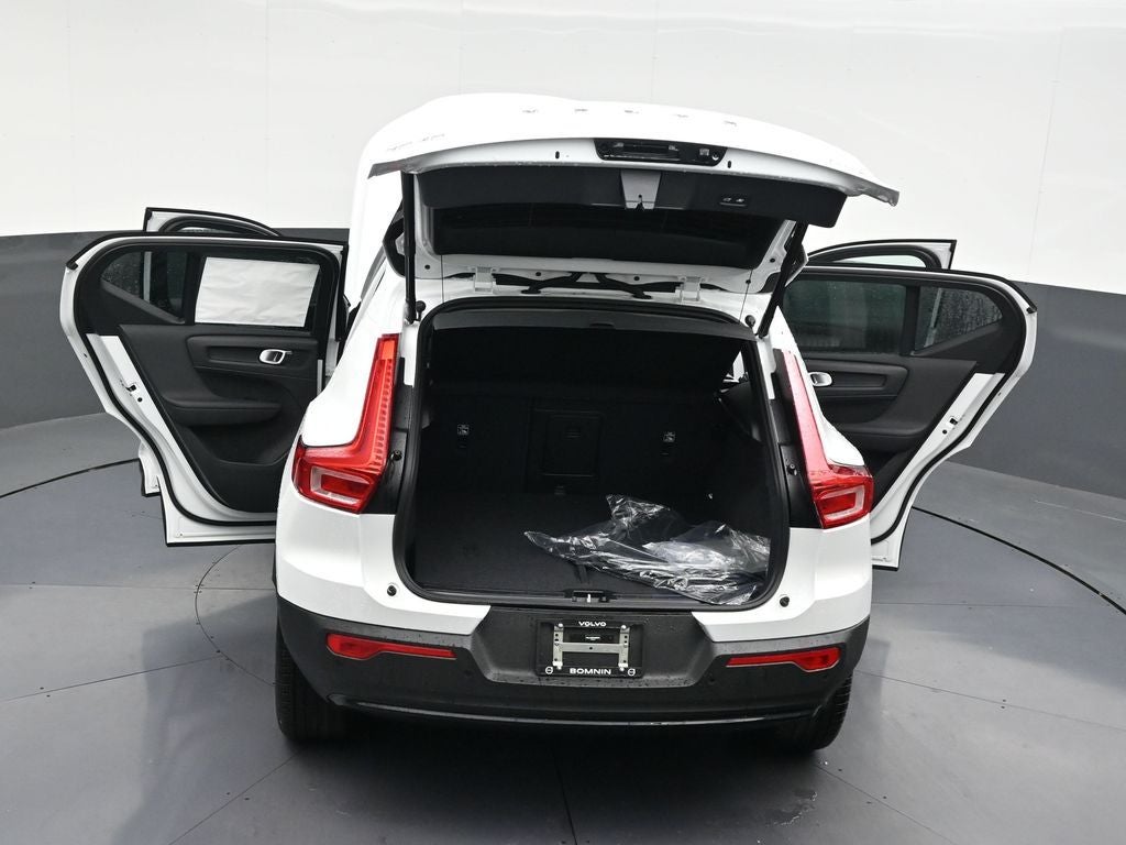 2026 Volvo XC40 B5 Ultra