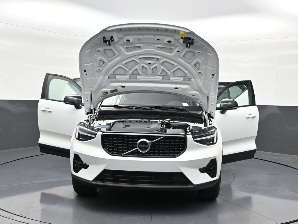 2026 Volvo XC40 B5 Ultra
