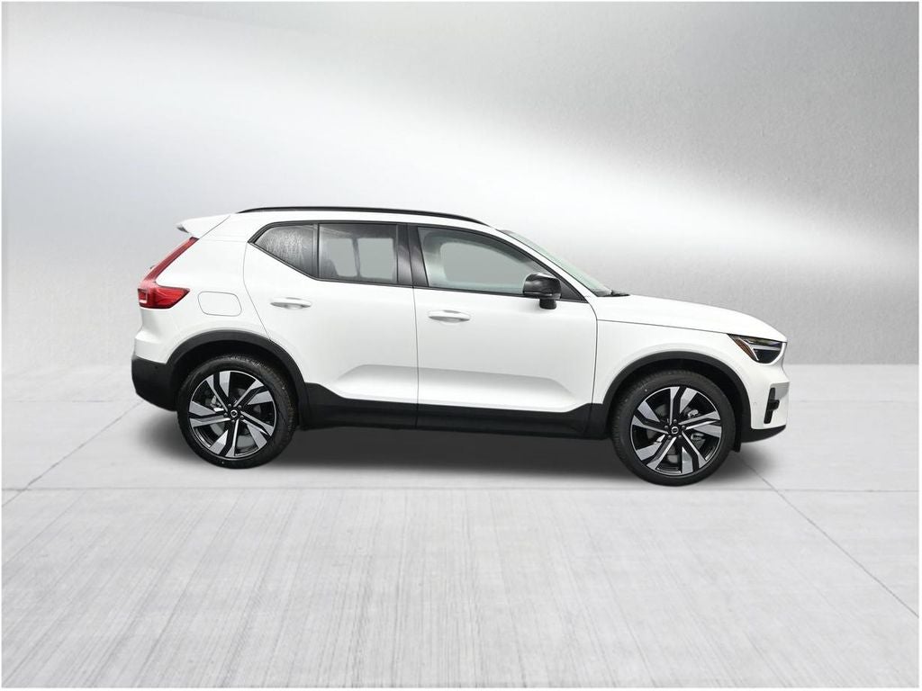 2026 Volvo XC40 B5 Ultra