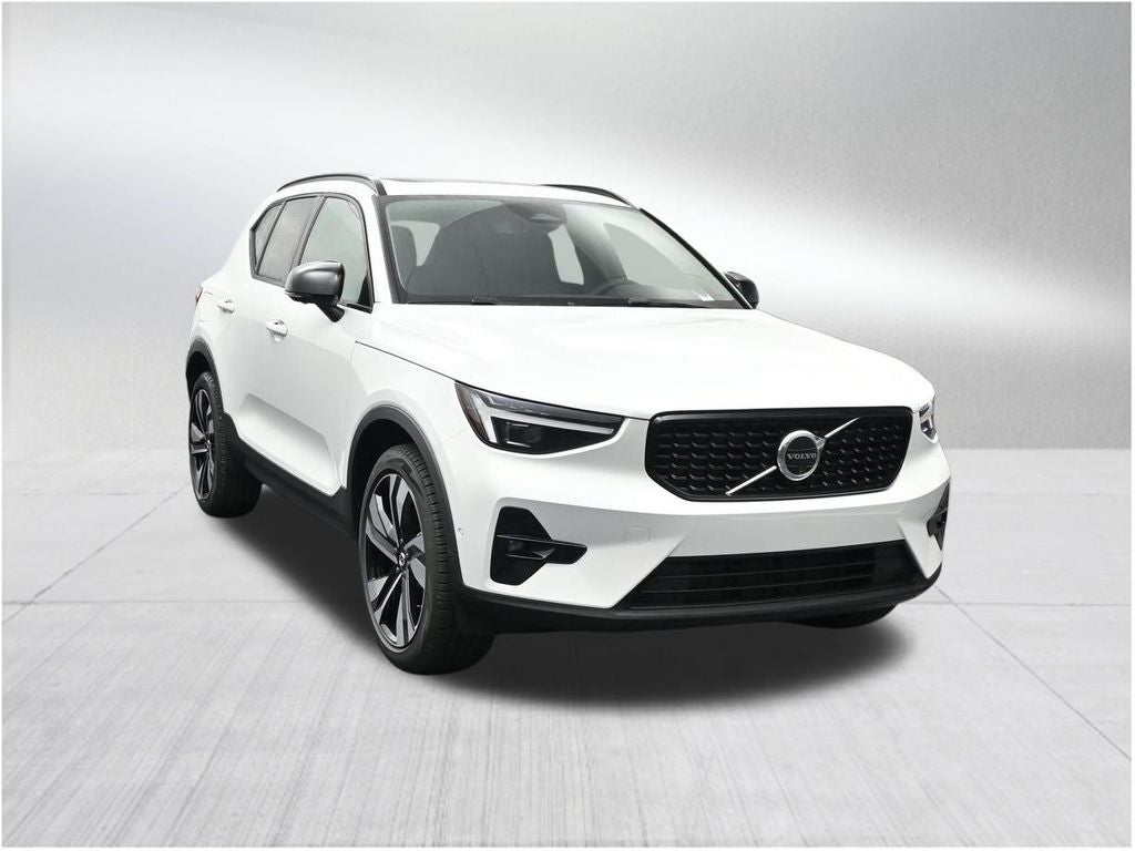 2026 Volvo XC40 B5 Ultra