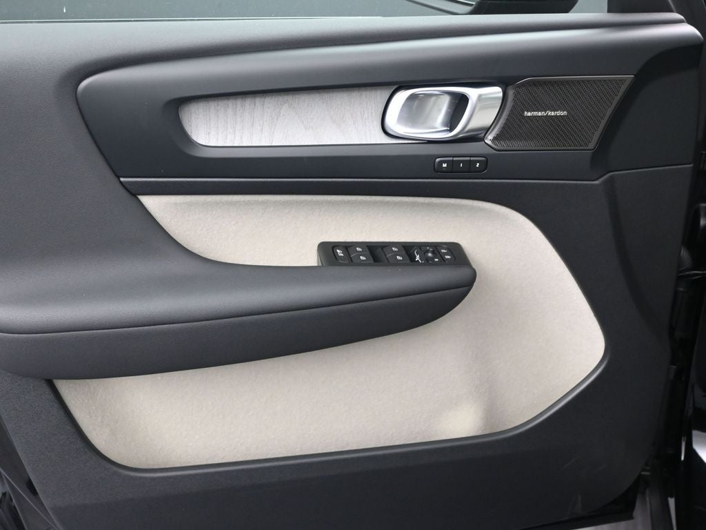 2026 Volvo XC40 B5 Ultra