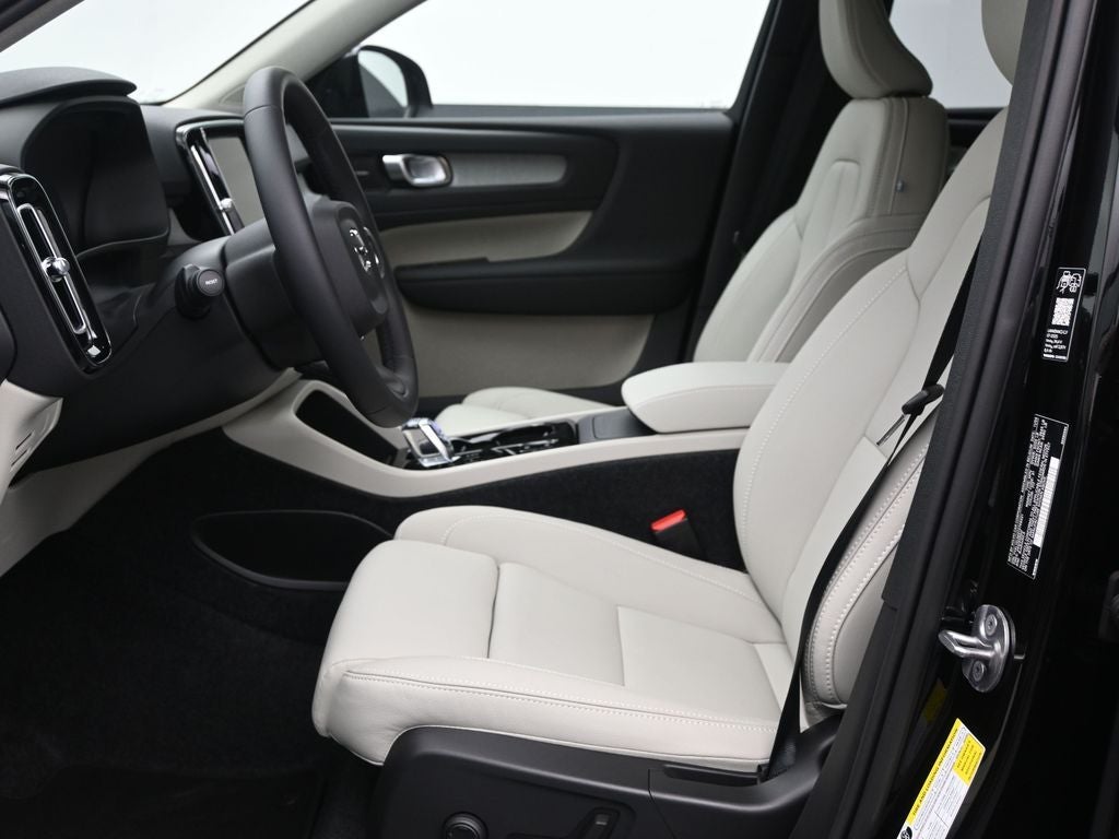 2026 Volvo XC40 B5 Ultra