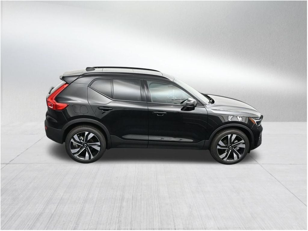 2026 Volvo XC40 B5 Ultra