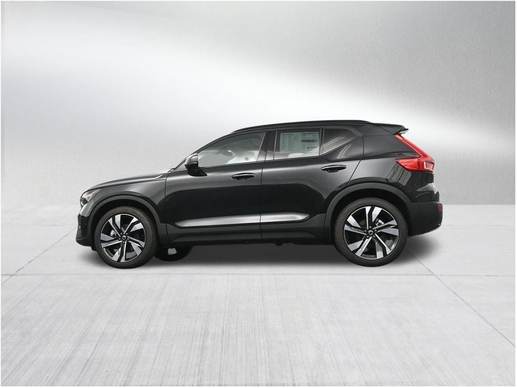 2026 Volvo XC40 B5 Ultra