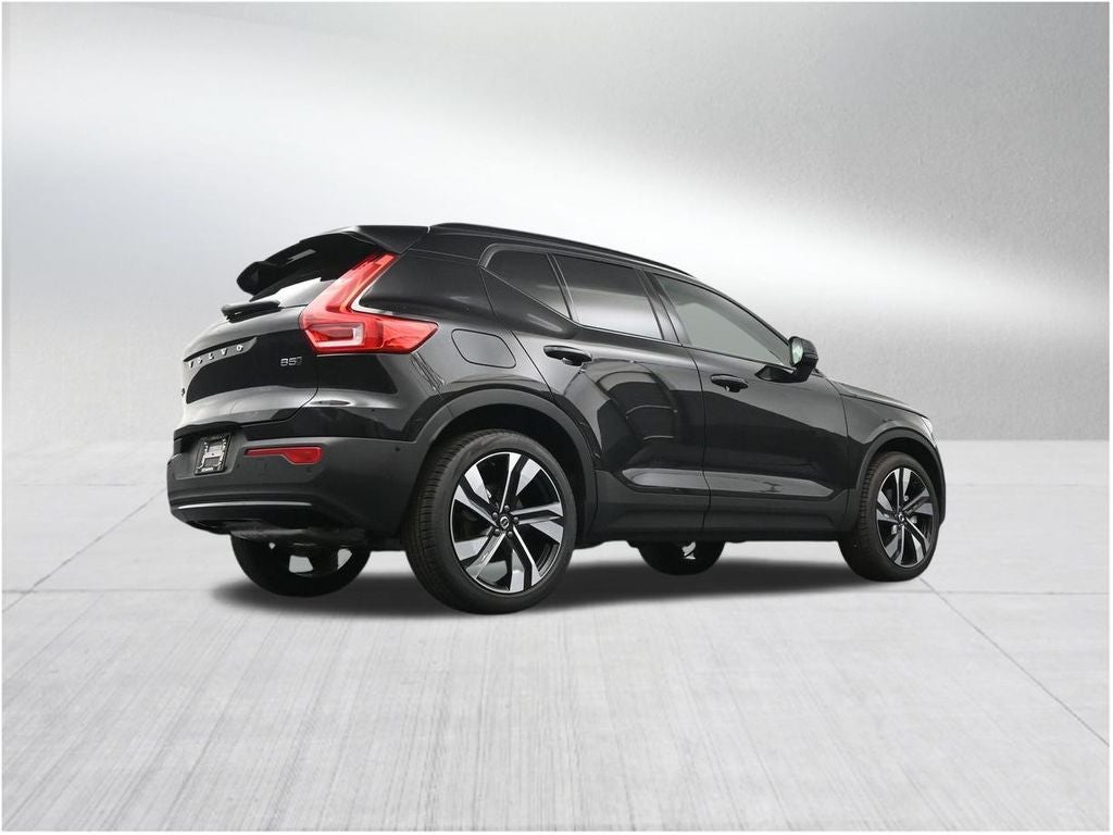 2026 Volvo XC40 B5 Ultra