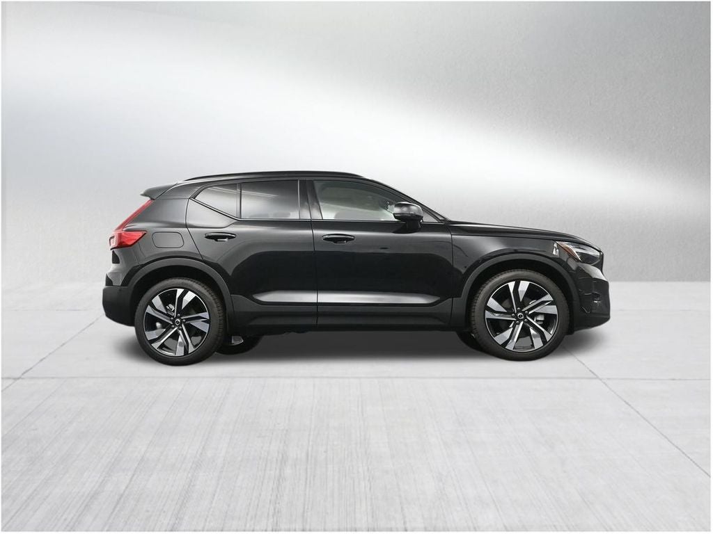 2026 Volvo XC40 B5 Ultra