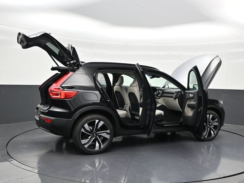 2026 Volvo XC40 B5 Ultra