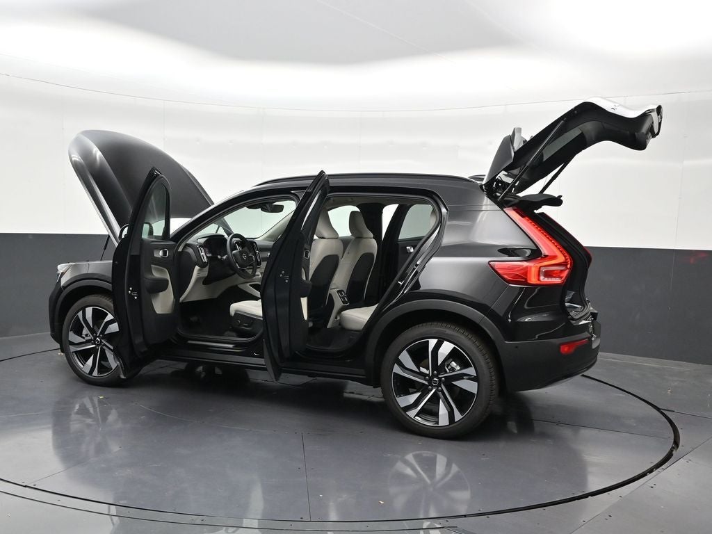 2026 Volvo XC40 B5 Ultra