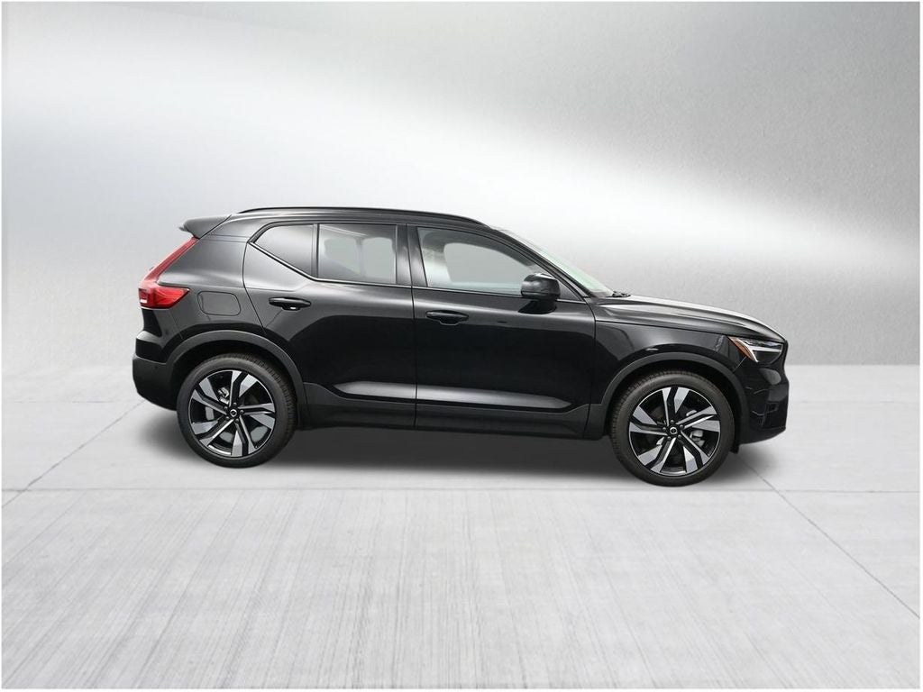 2026 Volvo XC40 B5 Ultra