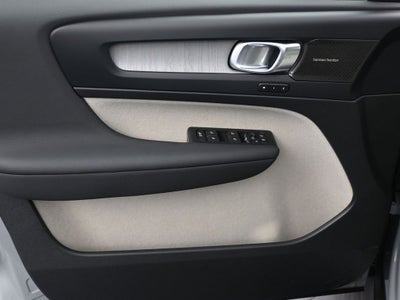 2026 Volvo XC40 B5 Ultra
