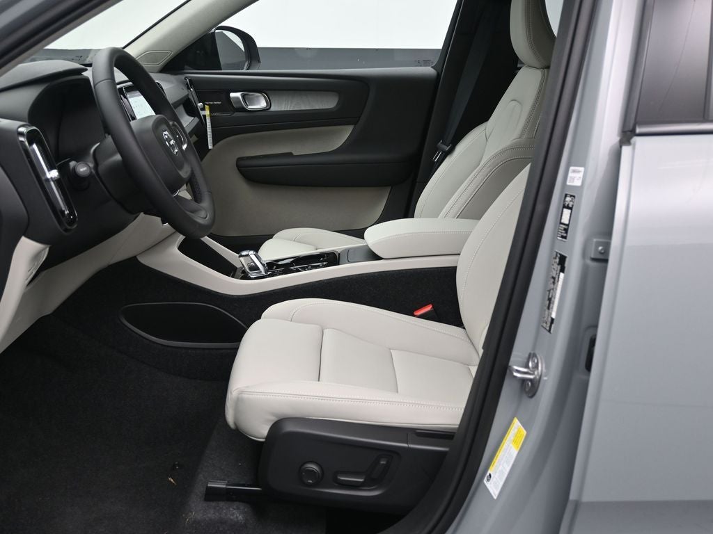 2026 Volvo XC40 B5 Ultra