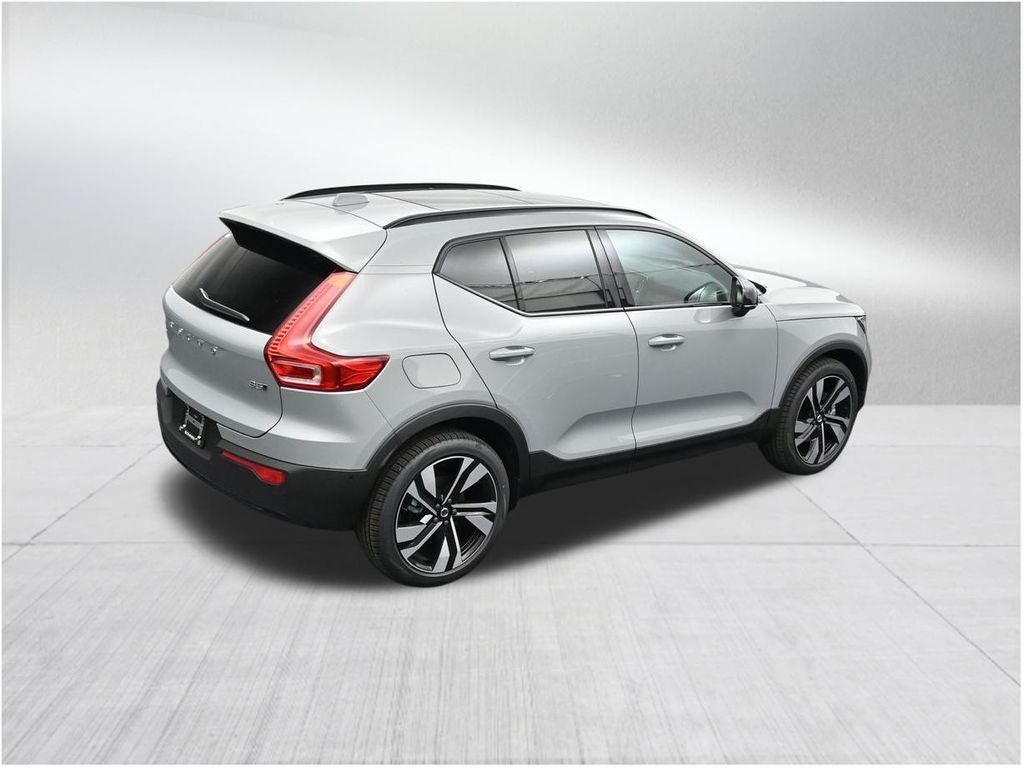 2026 Volvo XC40 B5 Ultra