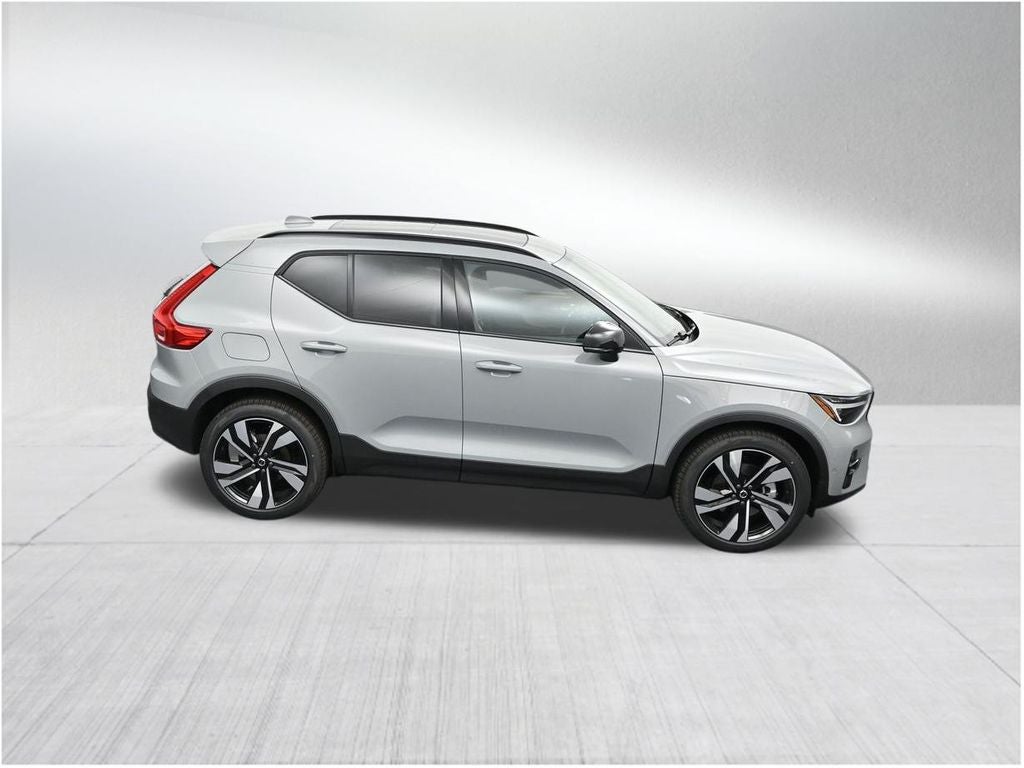 2026 Volvo XC40 B5 Ultra