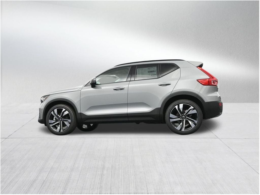 2026 Volvo XC40 B5 Ultra