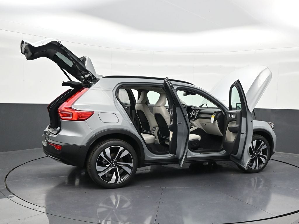 2026 Volvo XC40 B5 Ultra