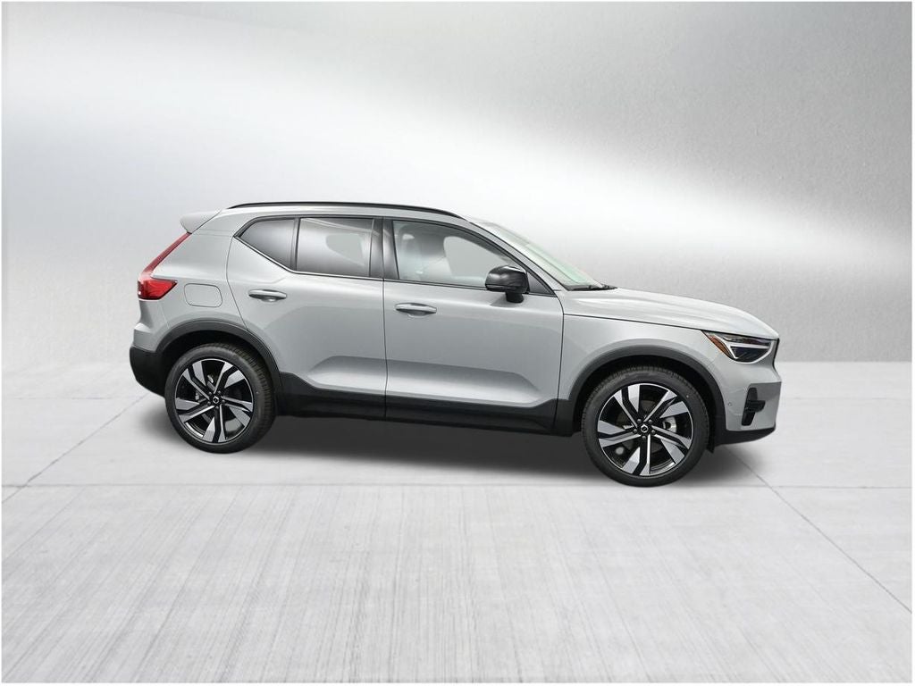 2026 Volvo XC40 B5 Ultra