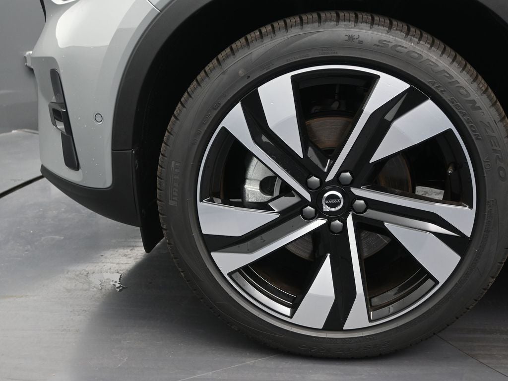 2026 Volvo XC40 B5 Ultra