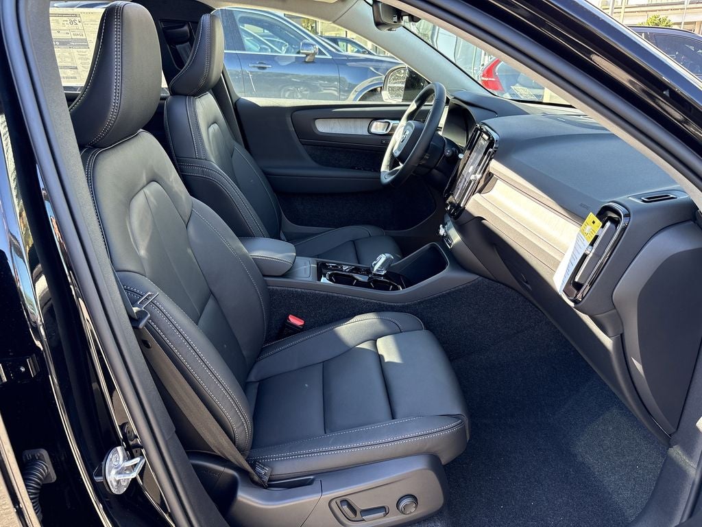 2026 Volvo XC40 B5 Ultra