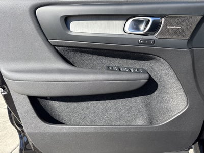 2026 Volvo XC40 B5 Ultra