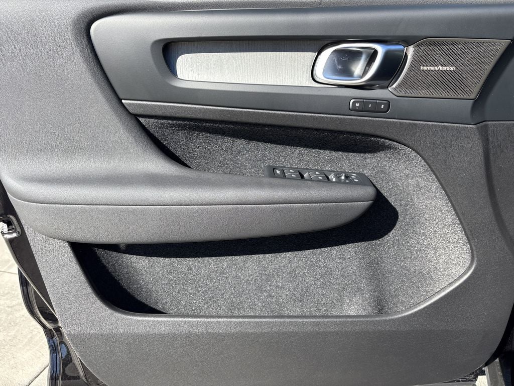 2026 Volvo XC40 B5 Ultra