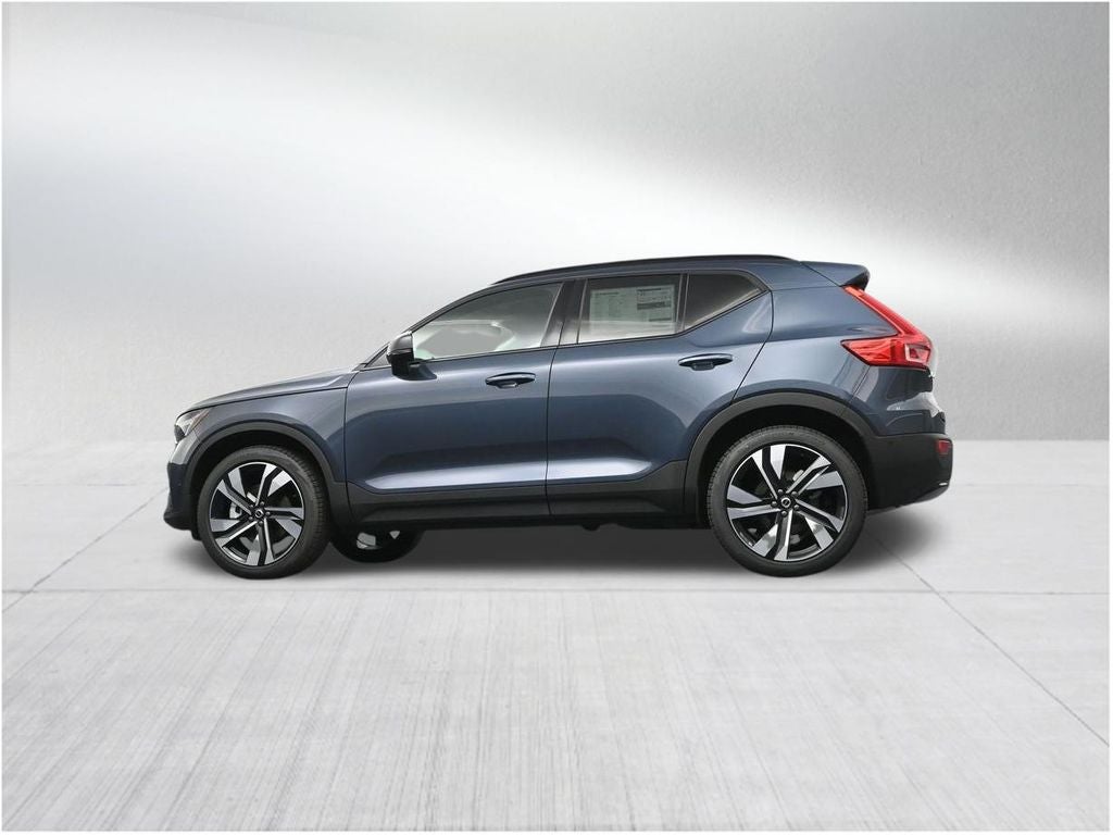 2026 Volvo XC40 B5 Ultra