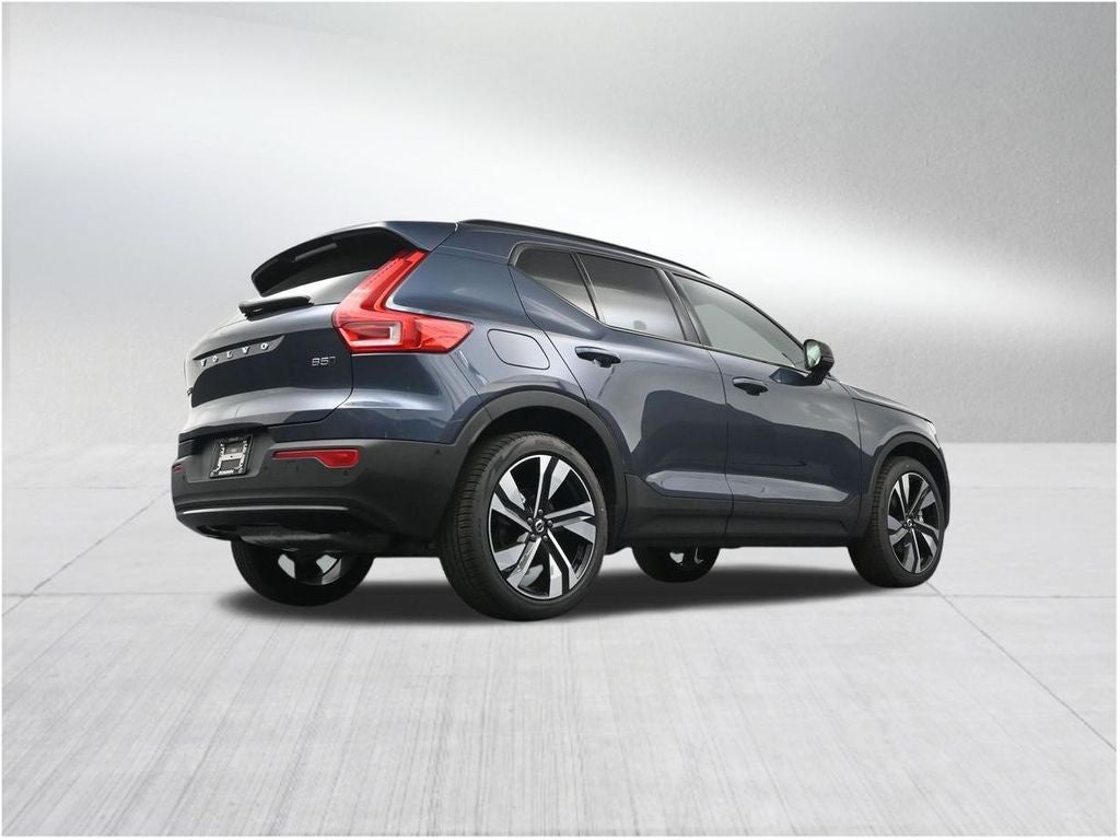 2026 Volvo XC40 B5 Ultra