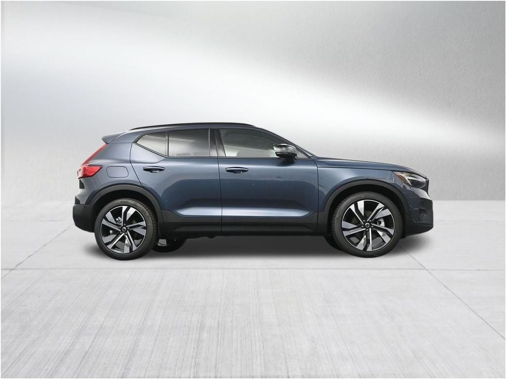 2026 Volvo XC40 B5 Ultra