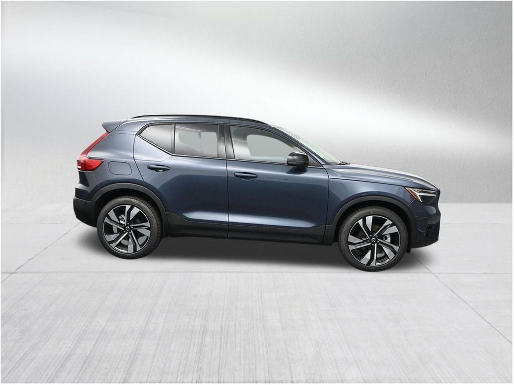 2026 Volvo XC40 B5 Ultra