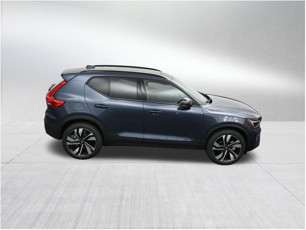 2026 Volvo XC40 B5 Ultra