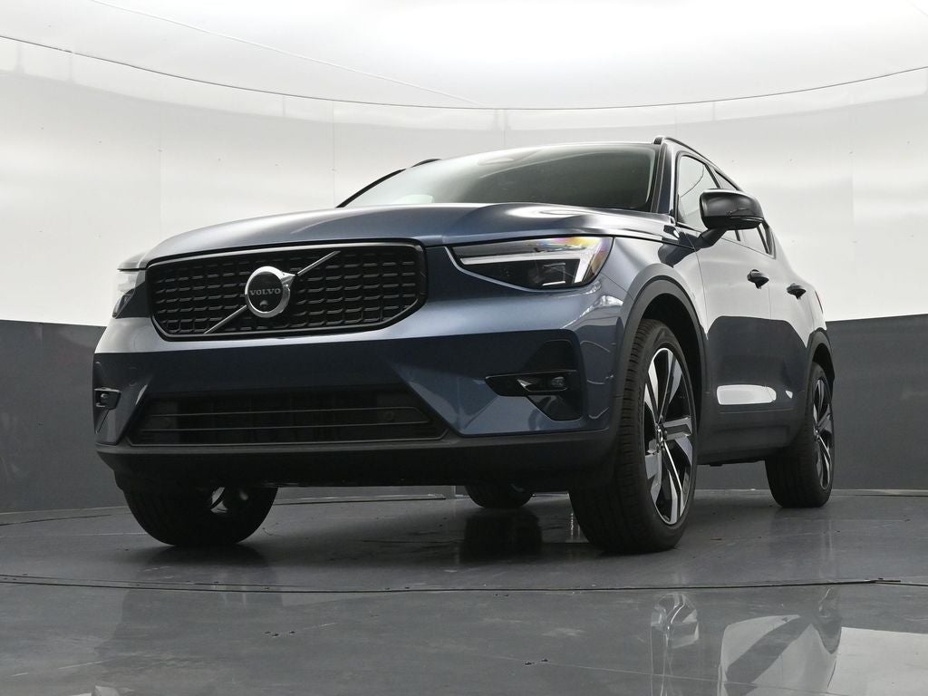 2026 Volvo XC40 B5 Ultra