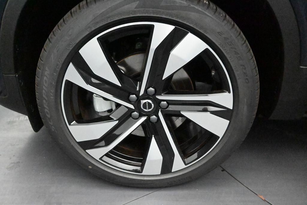 2026 Volvo XC40 B5 Ultra