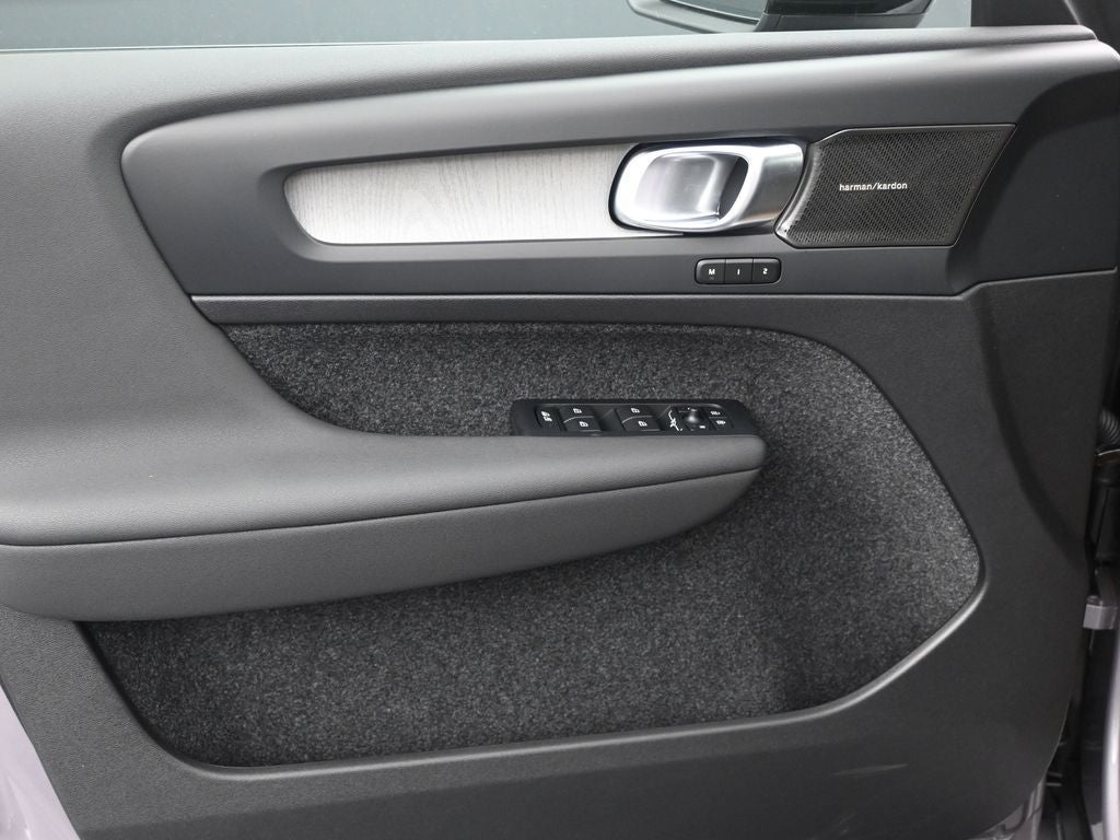 2026 Volvo XC40 B5 Ultra