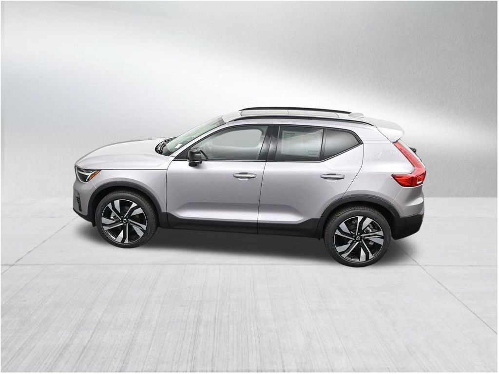 2026 Volvo XC40 B5 Ultra