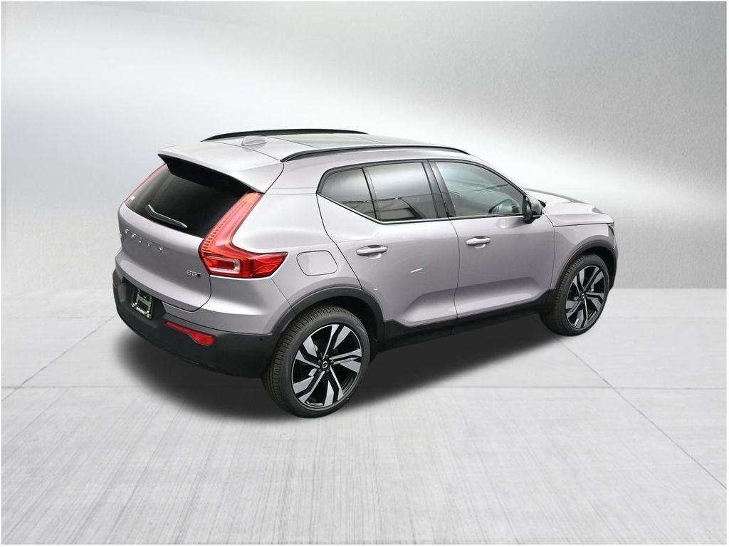 2026 Volvo XC40 B5 Ultra