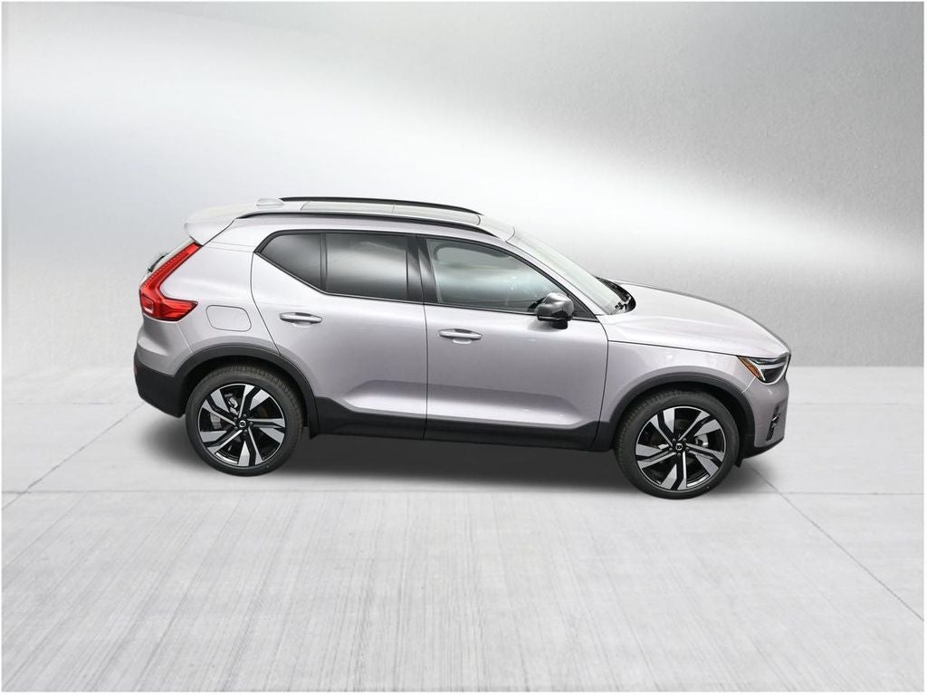 2026 Volvo XC40 B5 Ultra