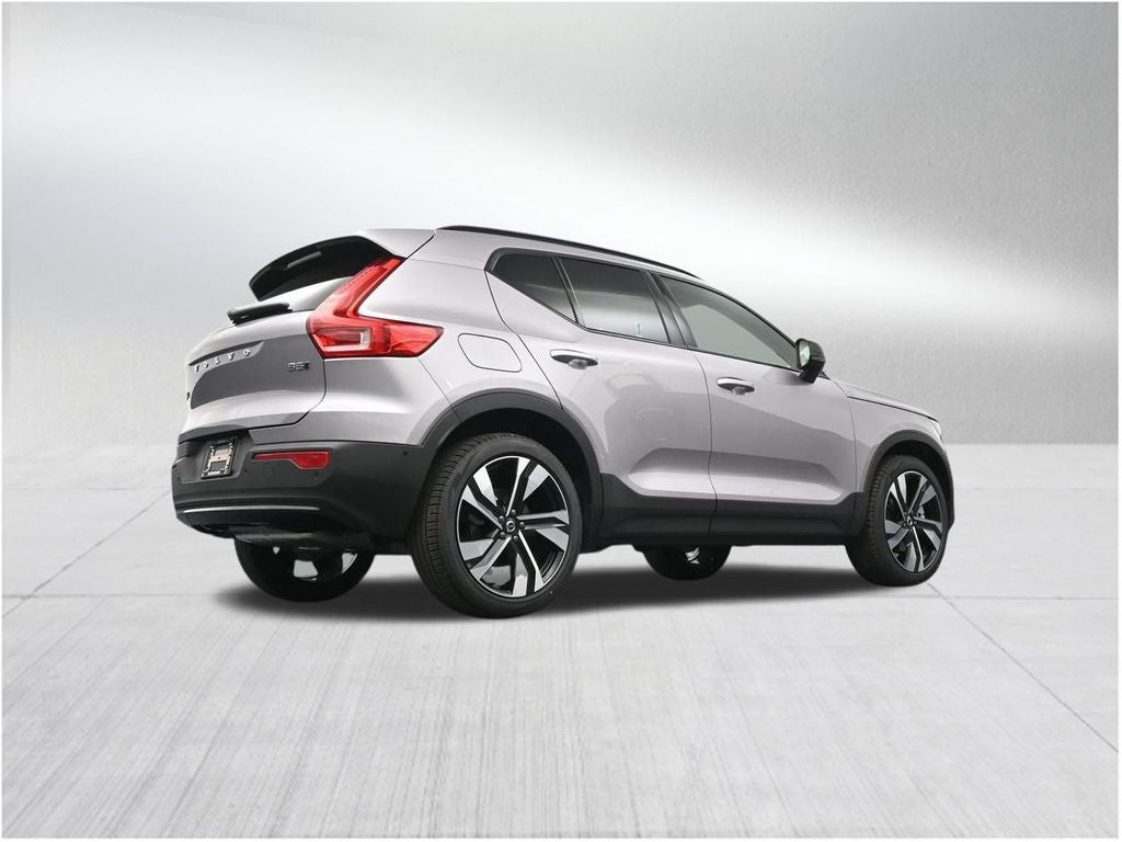 2026 Volvo XC40 B5 Ultra