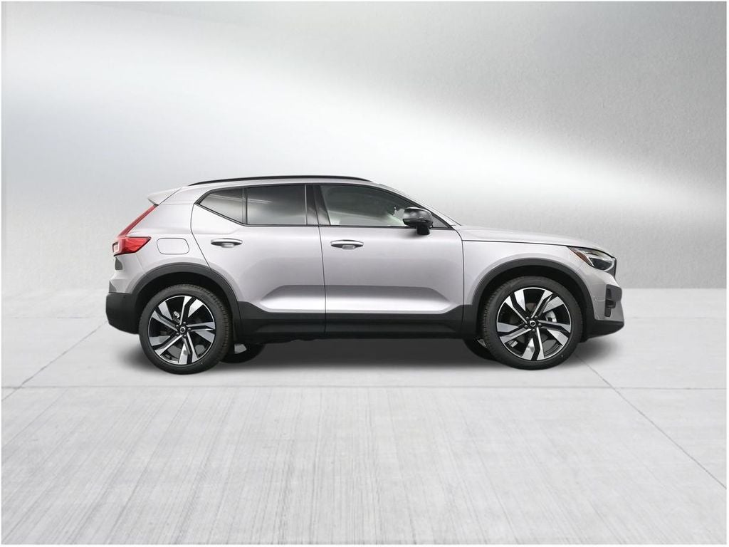 2026 Volvo XC40 B5 Ultra