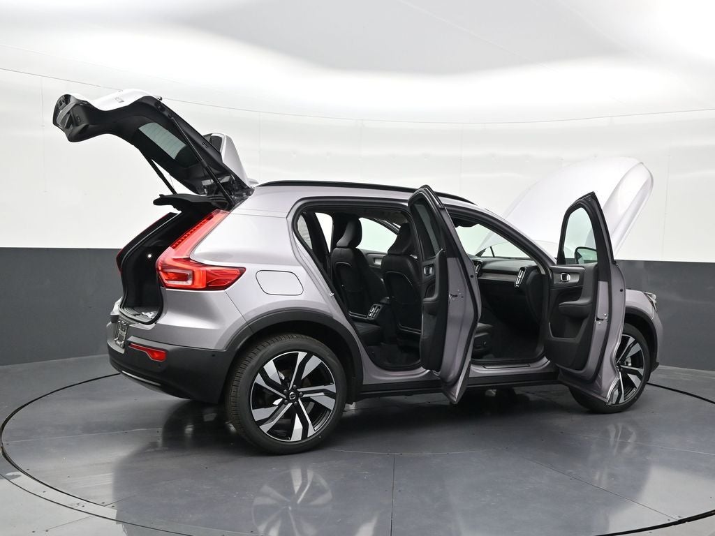 2026 Volvo XC40 B5 Ultra
