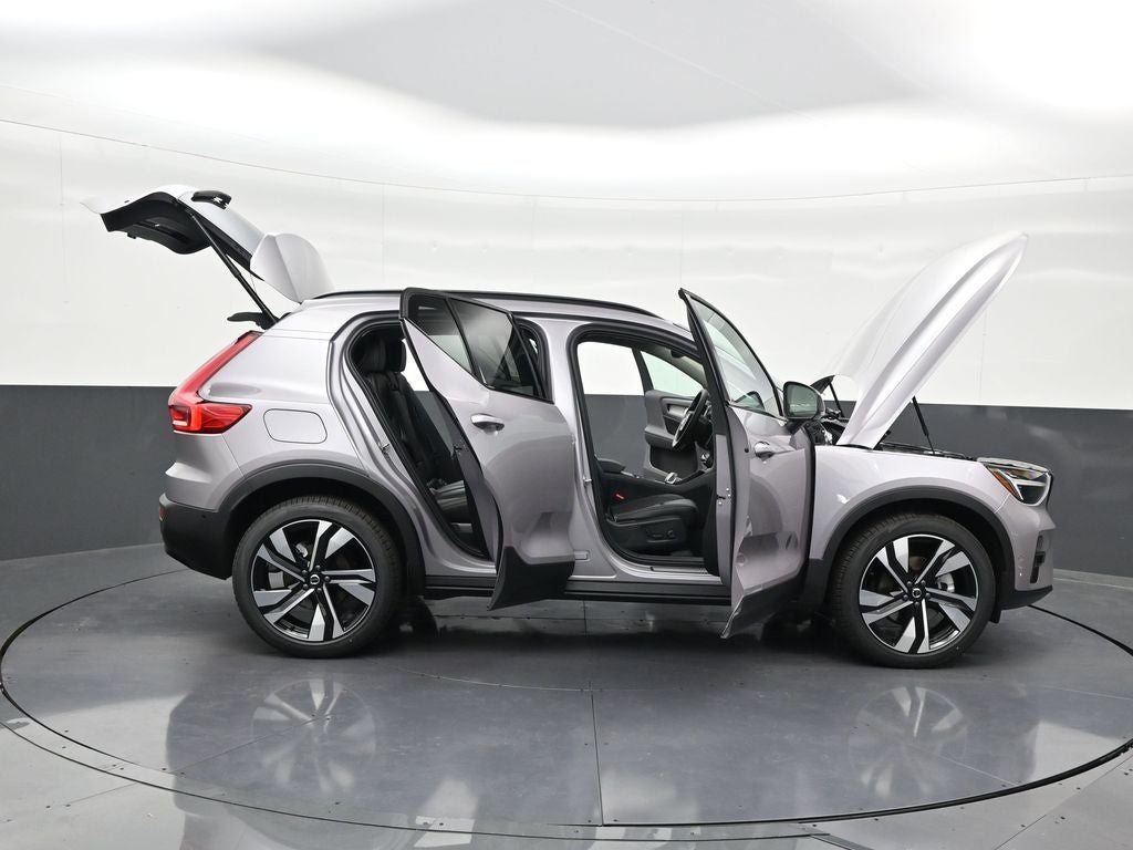 2026 Volvo XC40 B5 Ultra
