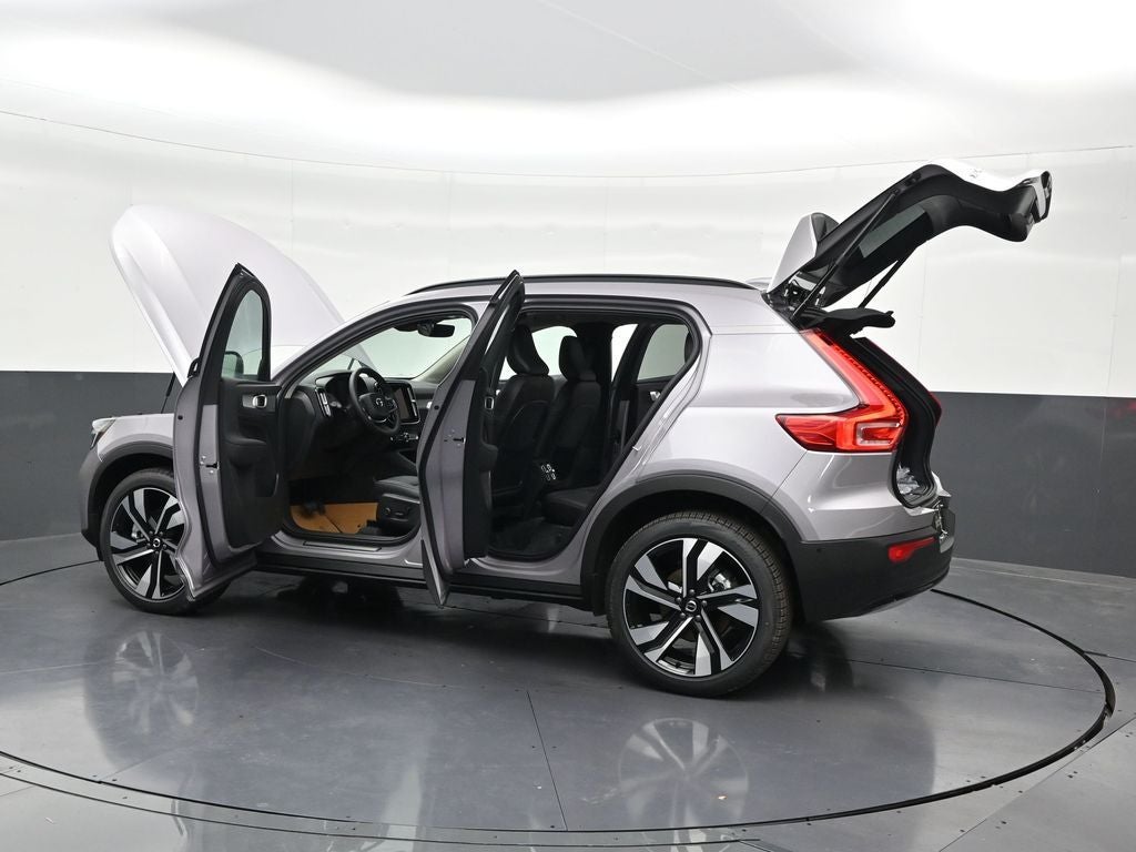 2026 Volvo XC40 B5 Ultra