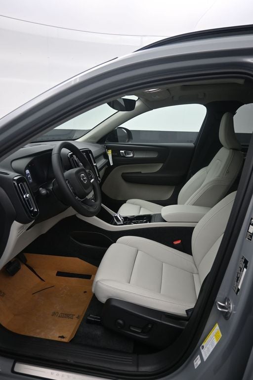 2026 Volvo XC40 B5 Ultra
