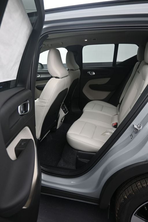 2026 Volvo XC40 B5 Ultra